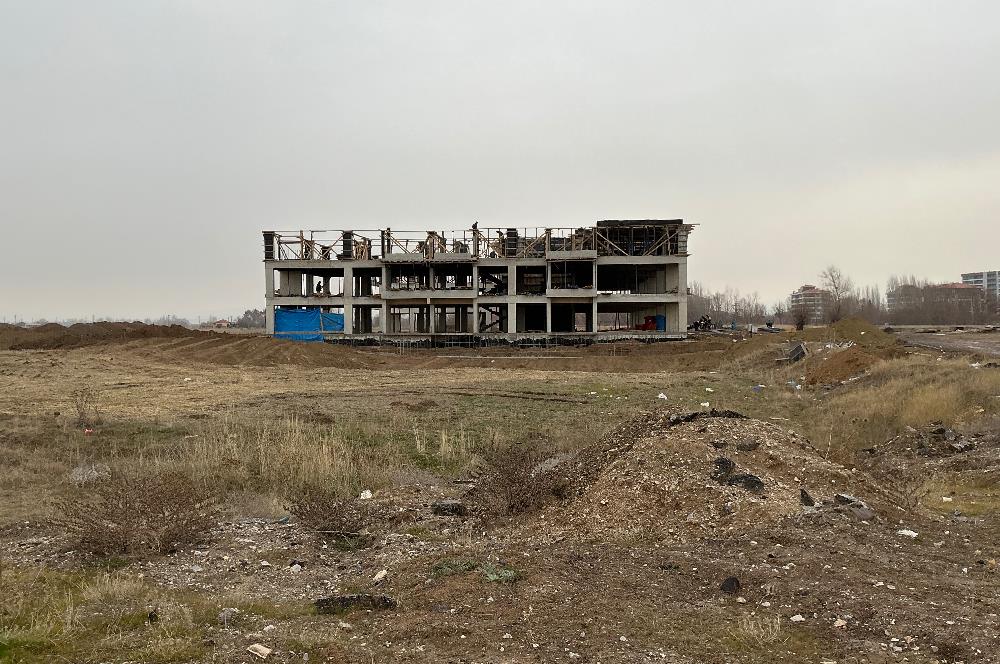 ESENBOĞA’DA KONUT İMARLI, 800 m2 HİSSELİ ARSA, 2 YOLA CEPHELI