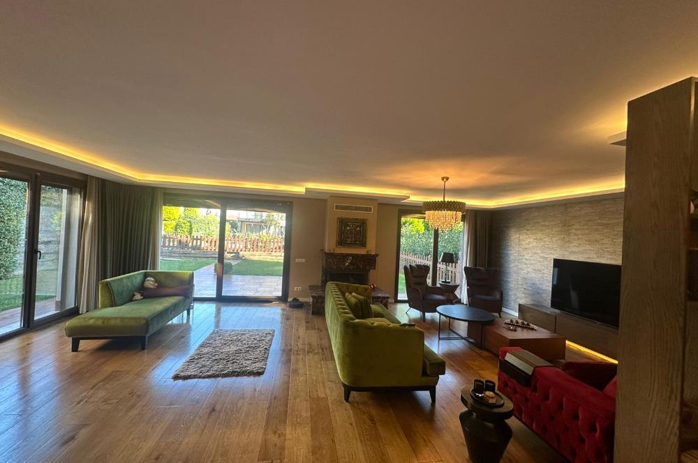 Uskumruköy Site İçinde 6+1 Eşyalı Villa
