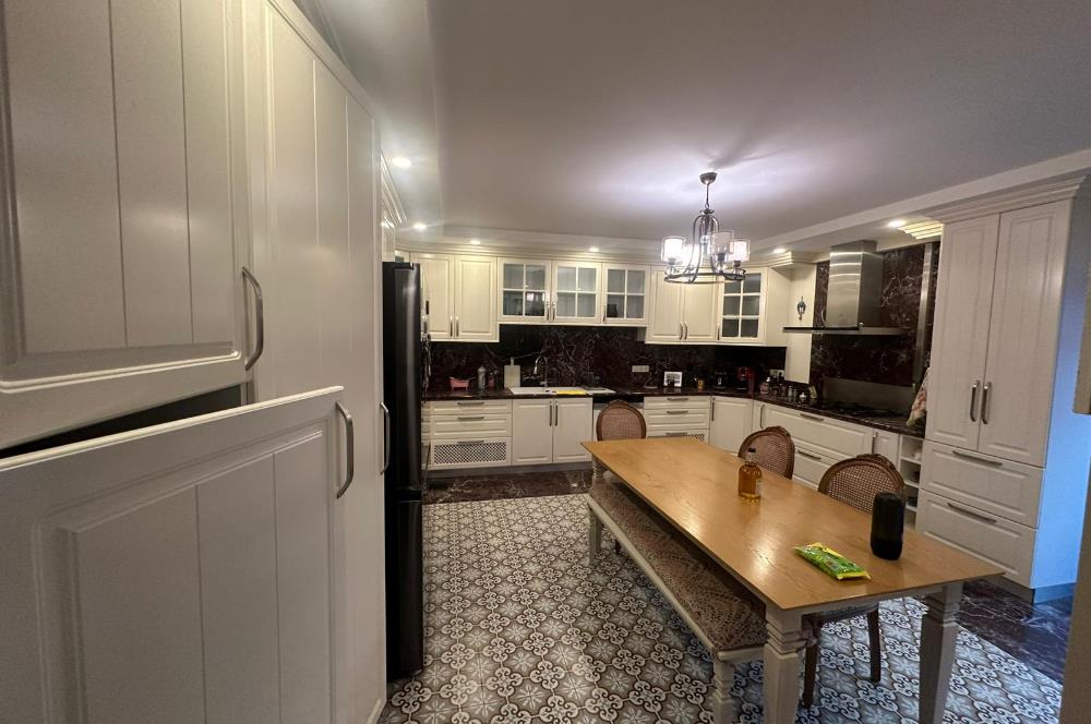 Uskumruköy Site İçinde 6+1 Eşyalı Villa