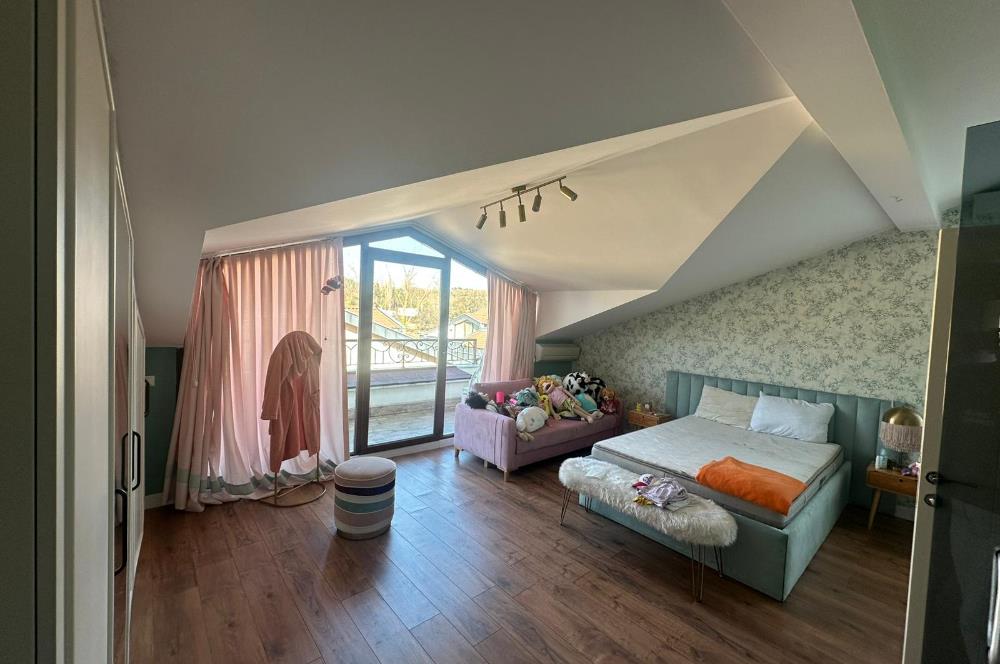 Uskumruköy Site İçinde 6+1 Eşyalı Villa