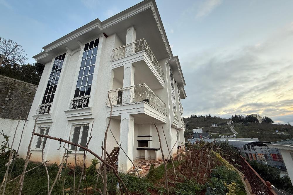 Trabzon Kireçhane'de 5+2 Tripleks, Deniz Manzaralı Kiralık Villa