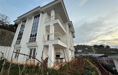 Trabzon Kireçhane'de 5+2 Tripleks, Deniz Manzaralı Kiralık Villa