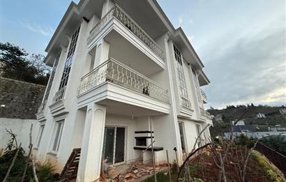 Trabzon Kireçhane'de 5+2 Tripleks, Deniz Manzaralı Kiralık Villa