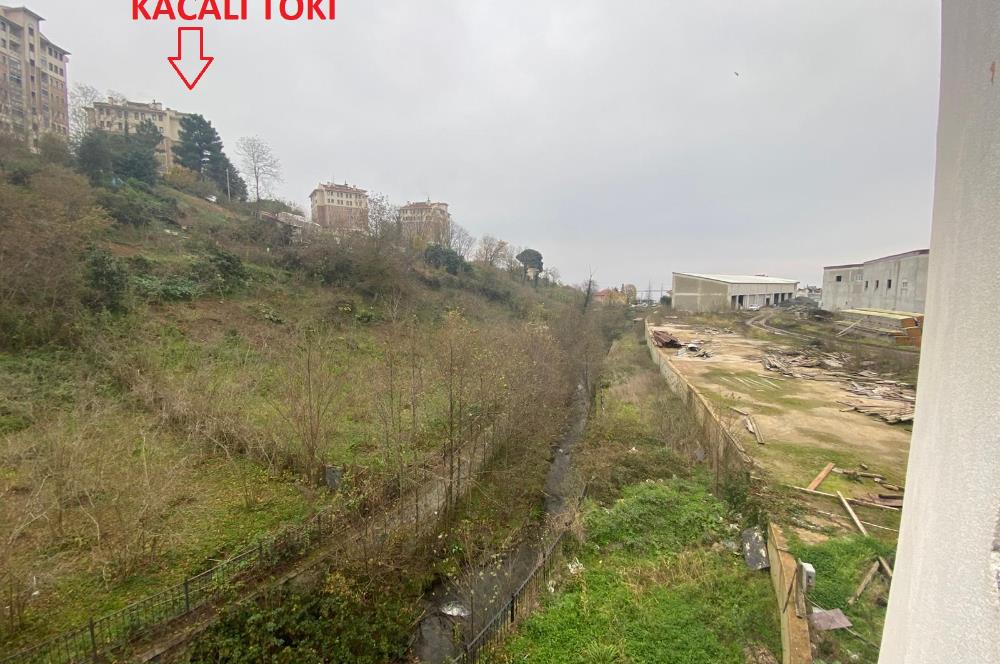 CENTURY 21'DEN PERŞEMBE SANAYİ SİTESİNDE 100 M2 DÜKKAN