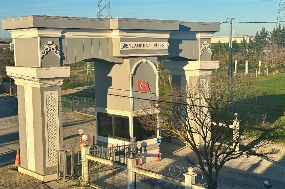 ÇATALCA İZZETTİN CEYLANKENT SİTESİNDE A TİPİ TRİPLEKS VİLLA