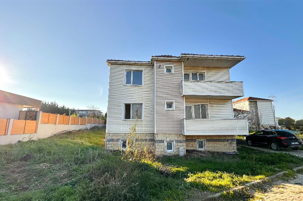 ÇATALCA İZZETTİN CEYLANKENT SİTESİNDE A TİPİ TRİPLEKS VİLLA