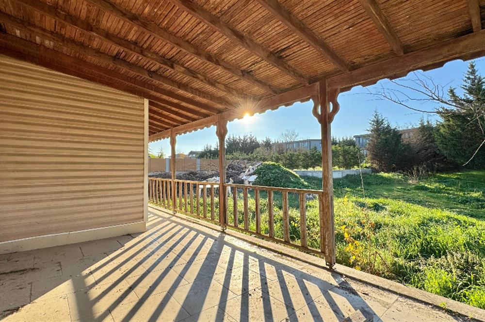 ÇATALCA İZZETTİN CEYLANKENT SİTESİNDE A TİPİ TRİPLEKS VİLLA