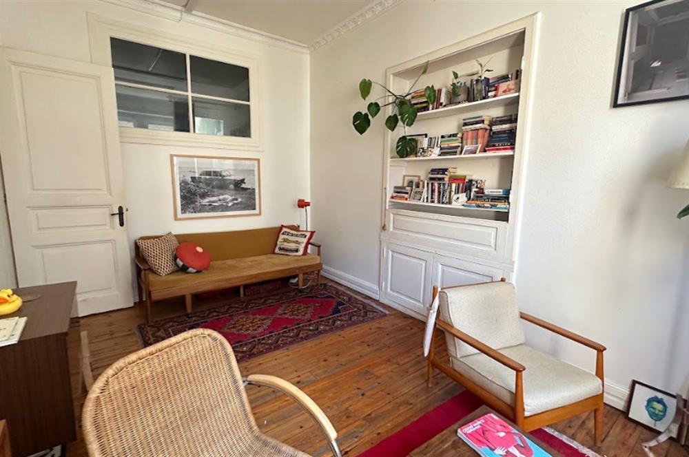 Modanın Kalbinde Komple Satılık Tarihi Eser Bina