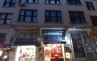 Modanın Kalbinde Komple Satılık Tarihi Eser Bina