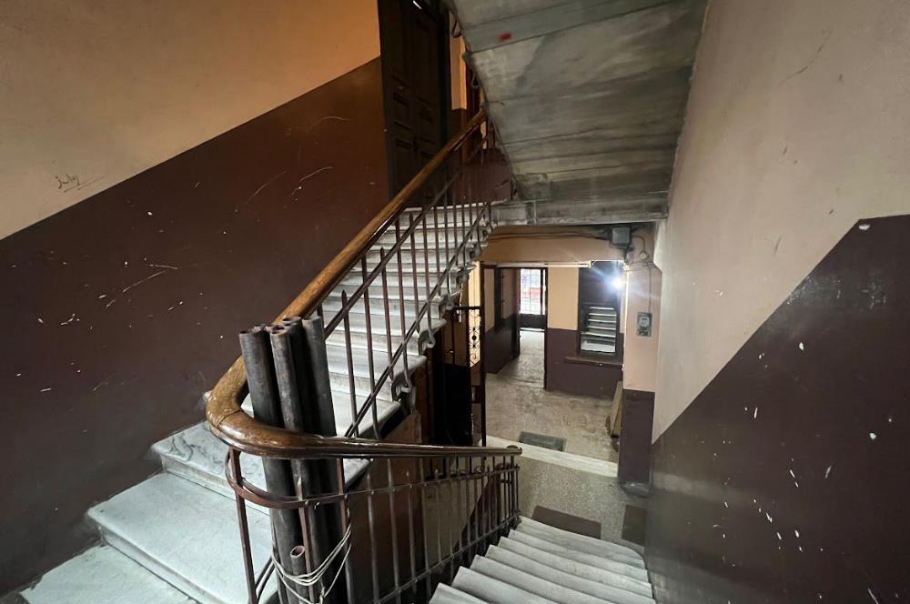 Modanın Kalbinde Komple Satılık Tarihi Eser Bina