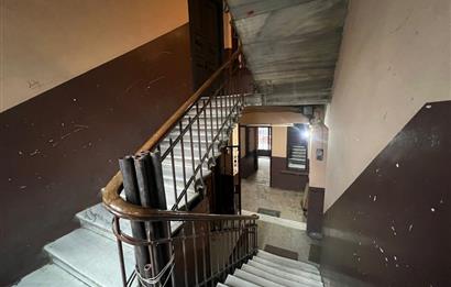 Modanın Kalbinde Komple Satılık Tarihi Eser Bina