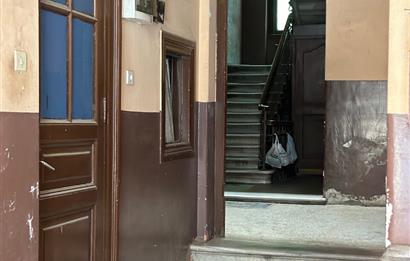 Modanın Kalbinde Komple Satılık Tarihi Eser Bina