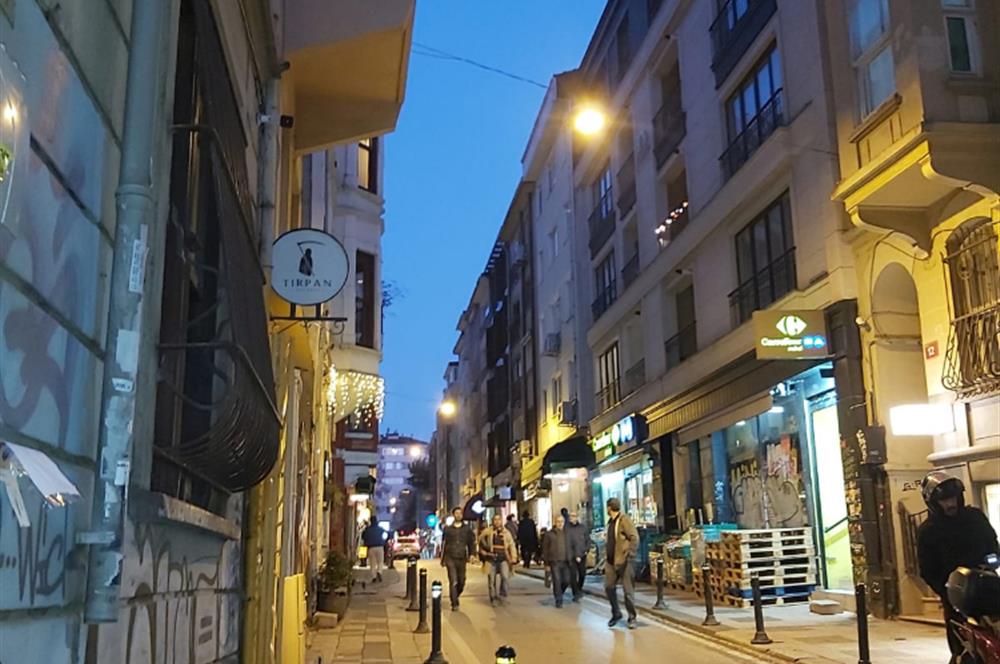 Modanın Kalbinde Komple Satılık Tarihi Eser Bina