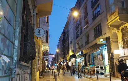 Modanın Kalbinde Komple Satılık Tarihi Eser Bina