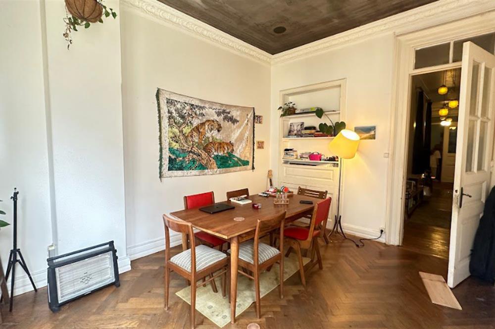 Modanın Kalbinde Komple Satılık Tarihi Eser Bina