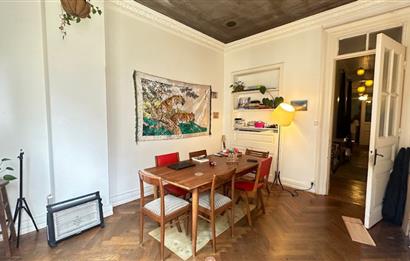 Modanın Kalbinde Komple Satılık Tarihi Eser Bina