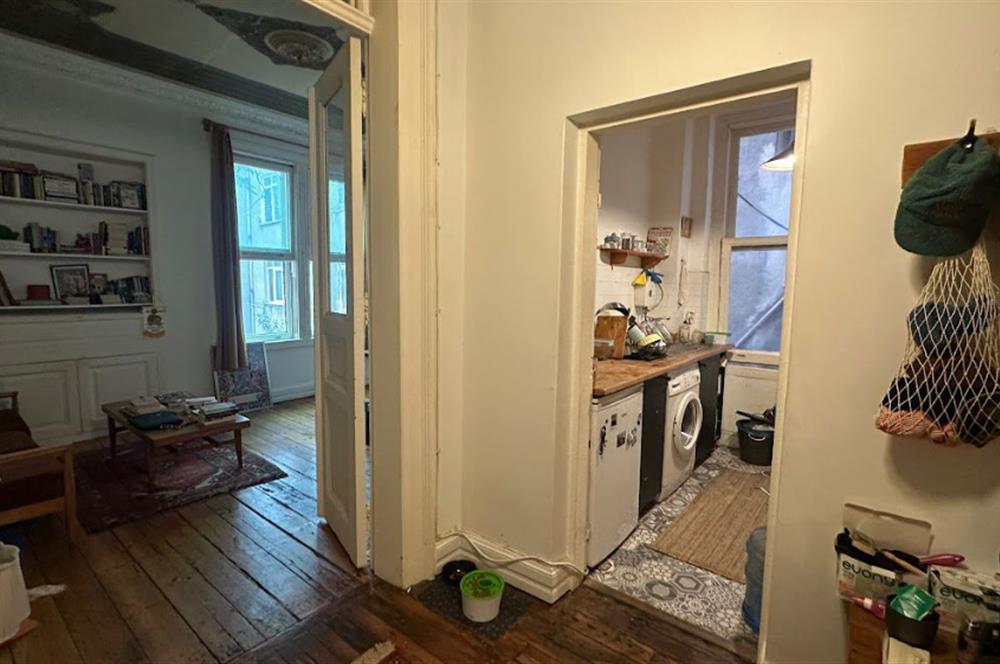 Modanın Kalbinde Komple Satılık Tarihi Eser Bina