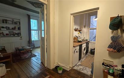 Modanın Kalbinde Komple Satılık Tarihi Eser Bina