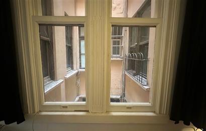 Modanın Kalbinde Komple Satılık Tarihi Eser Bina