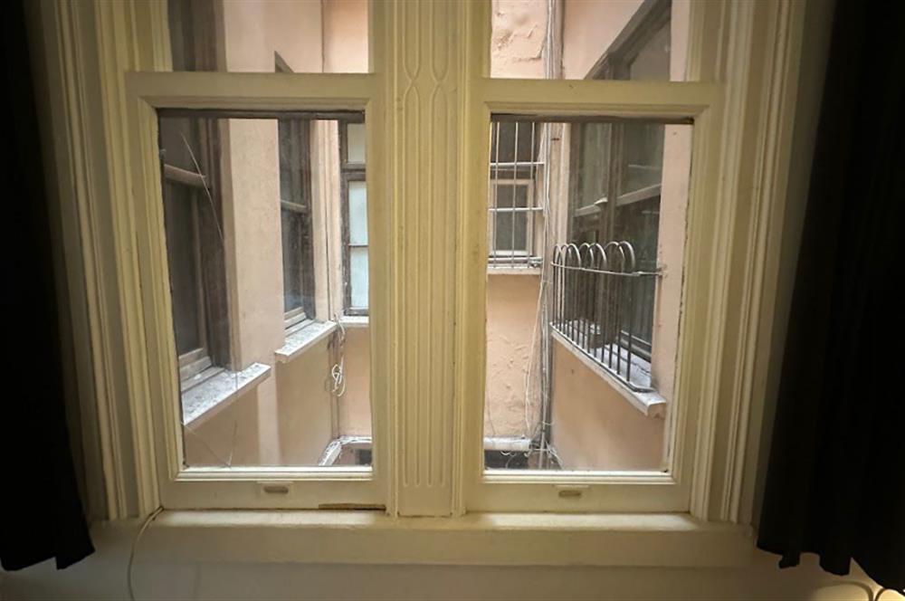 Modanın Kalbinde Komple Satılık Tarihi Eser Bina