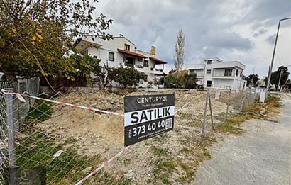 URLA ATATÜRK-KAZISI YAPILI DENİZE 200 m-TAM KÖŞE-2 VİLLALIK ARSA