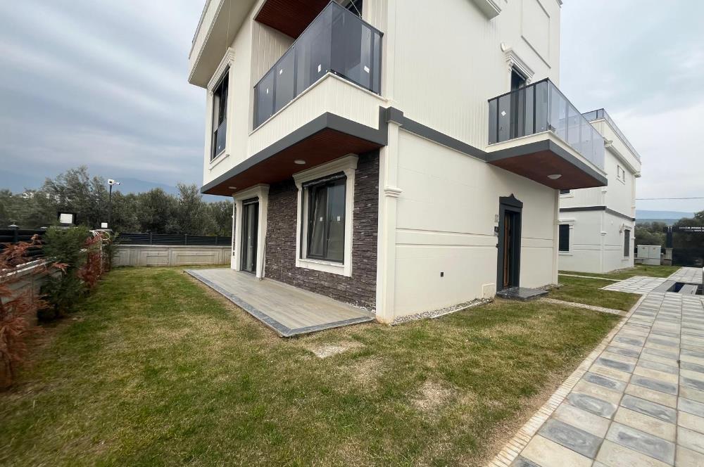 1290705971 Edremit Zeytinli'de Doğayla İç İçe, Havuzlu 4+1 Villa 