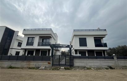 1290705971 Edremit Zeytinli'de Doğayla İç İçe, Havuzlu 4+1 Villa 