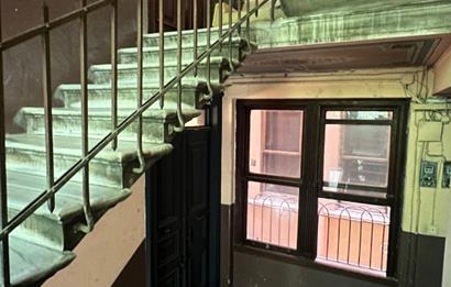 Modanın Kalbinde Komple Satılık Tarihi Eser Bina