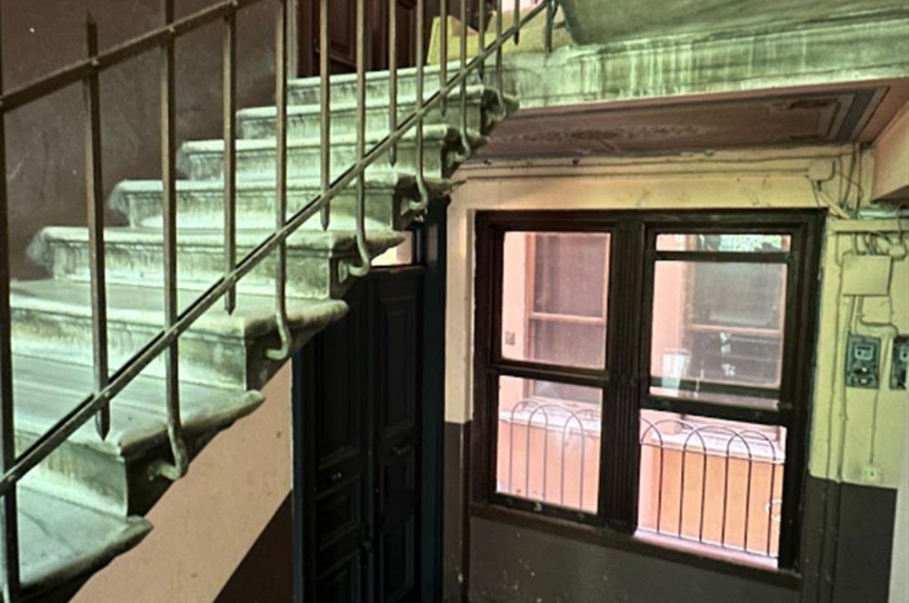 Modanın Kalbinde Komple Satılık Tarihi Eser Bina