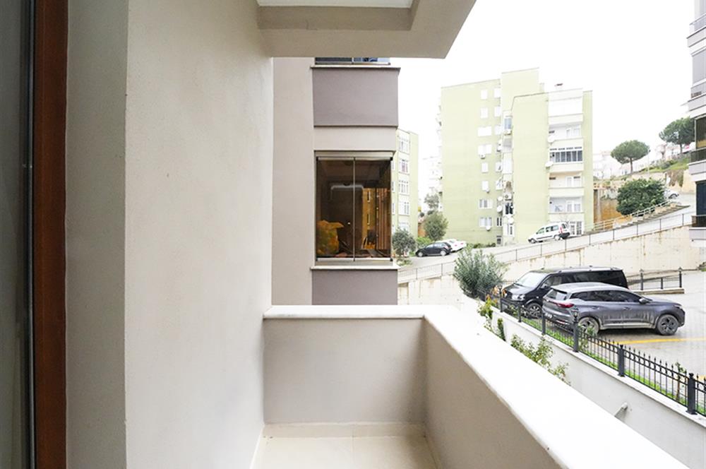 C21 Cius; Çakır Sitesi'nde Deniz Manzaralı 4+1 Ara Kat Daire