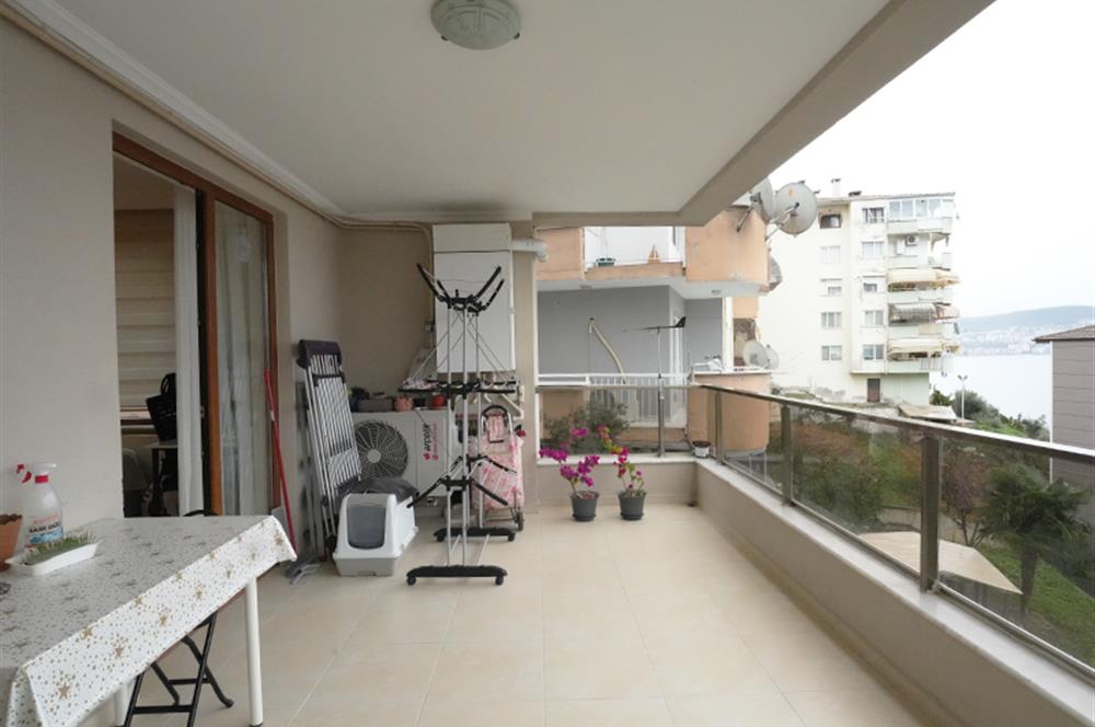 C21 Cius; Çakır Sitesi'nde Deniz Manzaralı 4+1 Ara Kat Daire