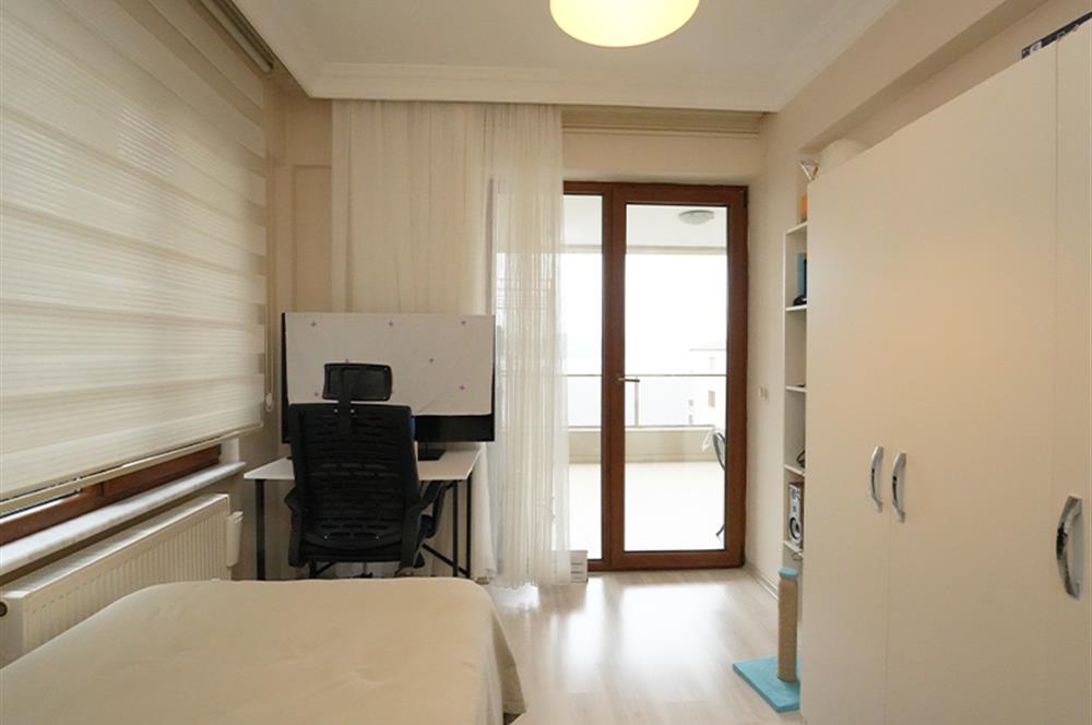 C21 Cius; Çakır Sitesi'nde Deniz Manzaralı 4+1 Ara Kat Daire