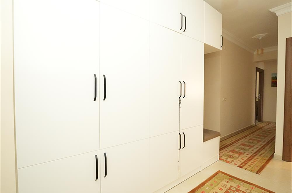 C21 Cius; Çakır Sitesi'nde Deniz Manzaralı 4+1 Ara Kat Daire