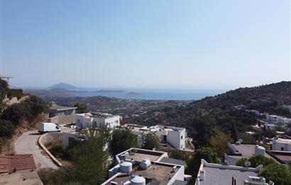 ORTAKENT GÜRECE DENİZ MANZARALI SATILIK MÜSTAKİL 3 DAİRELİ BİNA