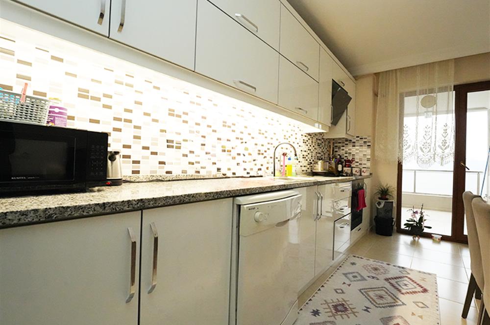 C21 Cius; Çakır Sitesi'nde Deniz Manzaralı 4+1 Ara Kat Daire