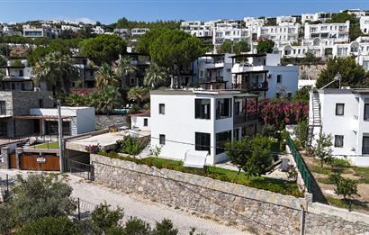 Bodrum Gündoğan Küçükbükte Denize 400m Mesafede Kiralık Eşyalı 2+1 Daire