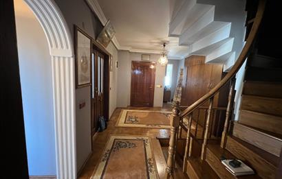 ATAKENT'TE PRESTİJLİ KONUMDA 6+2 TRİPLEX VİLLA