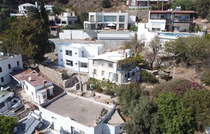 ORTAKENT GÜRECE DENİZ MANZARALI SATILIK MÜSTAKİL 3 DAİRELİ BİNA