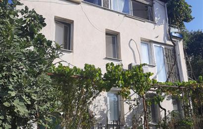 ORTAKENT GÜRECE DENİZ MANZARALI SATILIK MÜSTAKİL 3 DAİRELİ BİNA