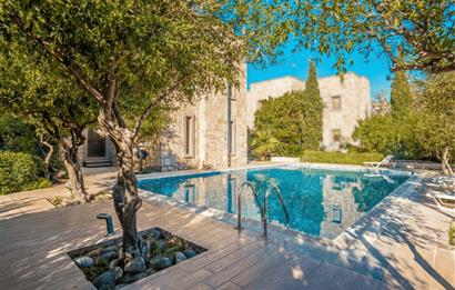 Bitez Köyiçinde Satılık Havuzlu Taş Villa