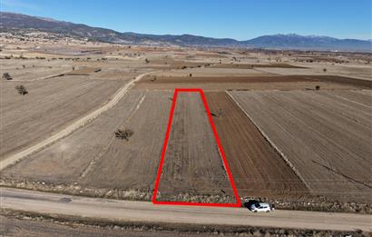 KORKUTELİ KEVSER 2.513m2 YOLA SIFIR TARLA EMSALLERİNİN EN UYGUNU