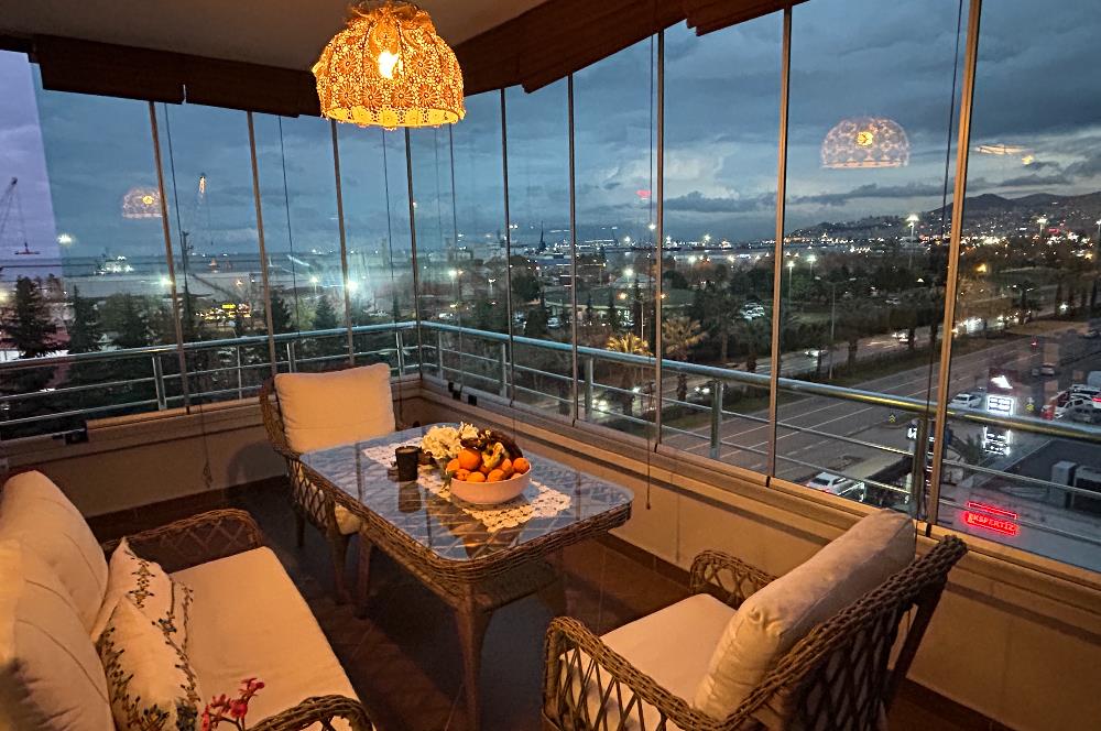 Atatürk Bulvarı'nda Deniz & Liman Manzaralı Lüks Daire