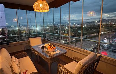 Atatürk Bulvarı'nda Deniz & Liman Manzaralı Lüks Daire