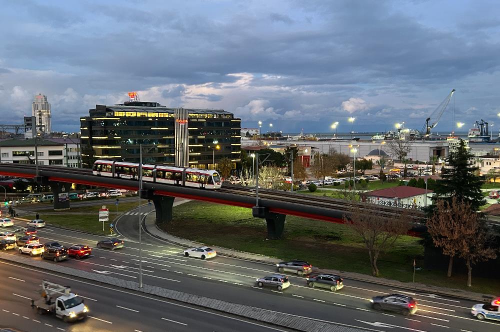 Atatürk Bulvarı'nda Deniz & Liman Manzaralı Lüks Daire