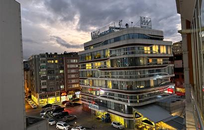 Atatürk Bulvarı'nda Deniz & Liman Manzaralı Lüks Daire