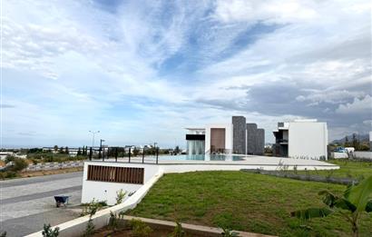 Girne Karaoğlanoğlu Havuzlu Sitede Full Eşyalı Deniz Manzaralı 1+1 Bahçe Kullanımlı Kiralık Daireler