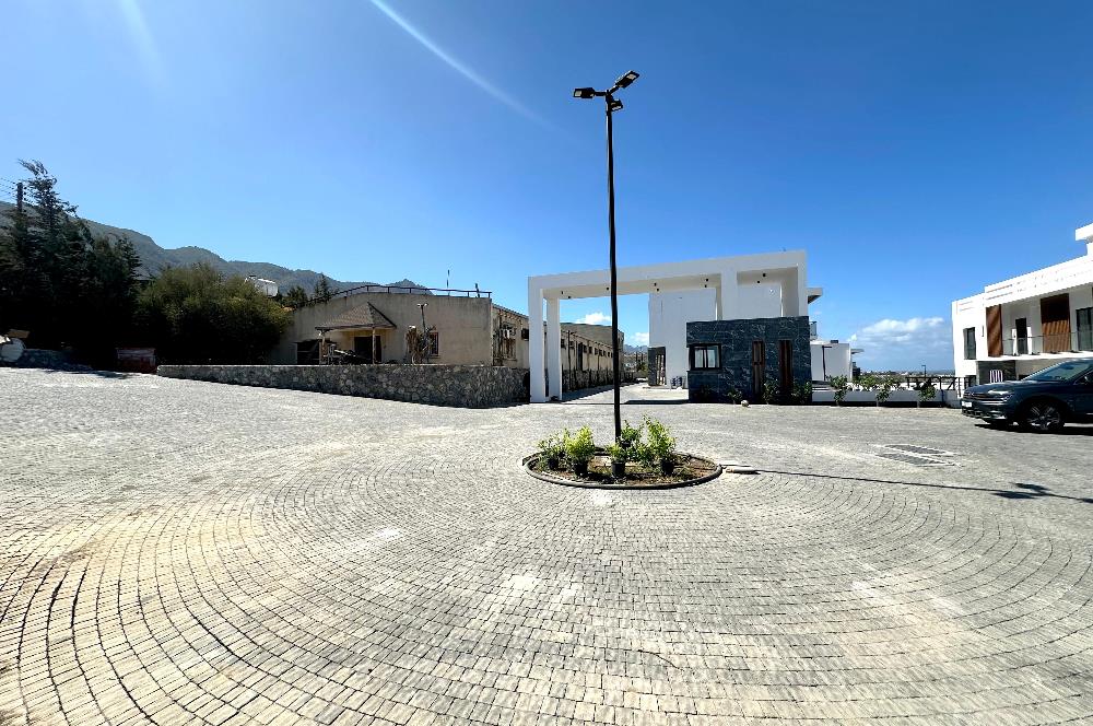 Girne Karaoğlanoğlu Havuzlu Sitede Full Eşyalı Deniz Manzaralı 1+1 Kiralık Daireler