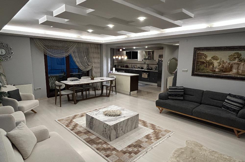 Atatürk Bulvarı'nda Deniz & Liman Manzaralı Lüks Daire