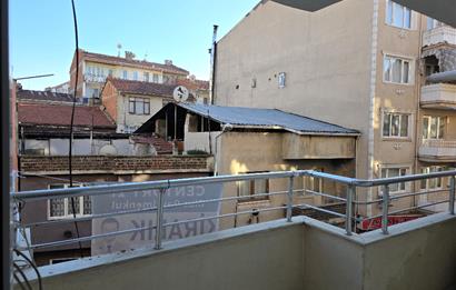 C21 Cius; Caddeye Cephe Teraslı Dükkan Üstü 3+1 Kiralık Daire