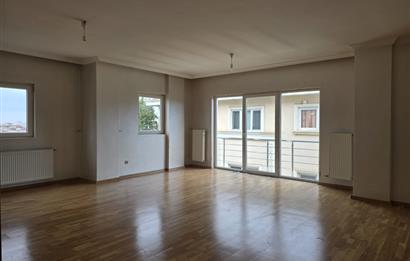 ÇAMLIBELDE KONAKLARINDA, HAVUZ MANZARALI, 3+1 SATILIK DAİRE